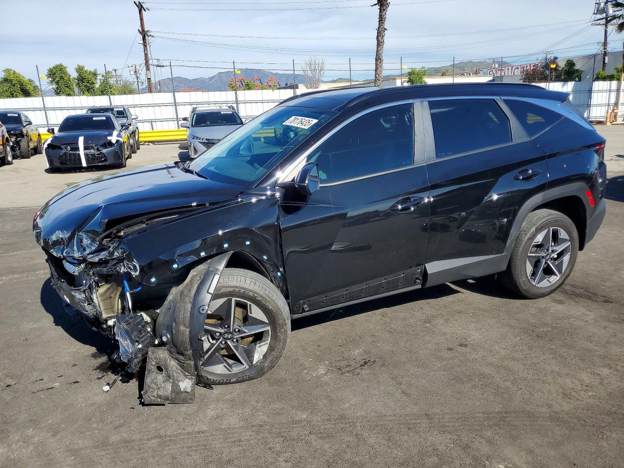 Salvage Hyundai TUCSON Image