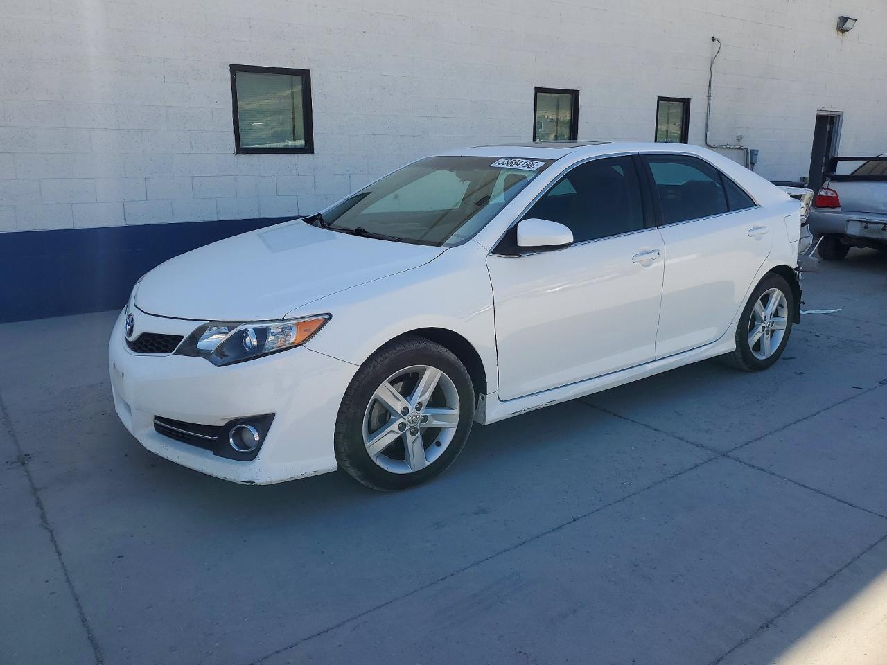 Salvage Toyota Camry Image