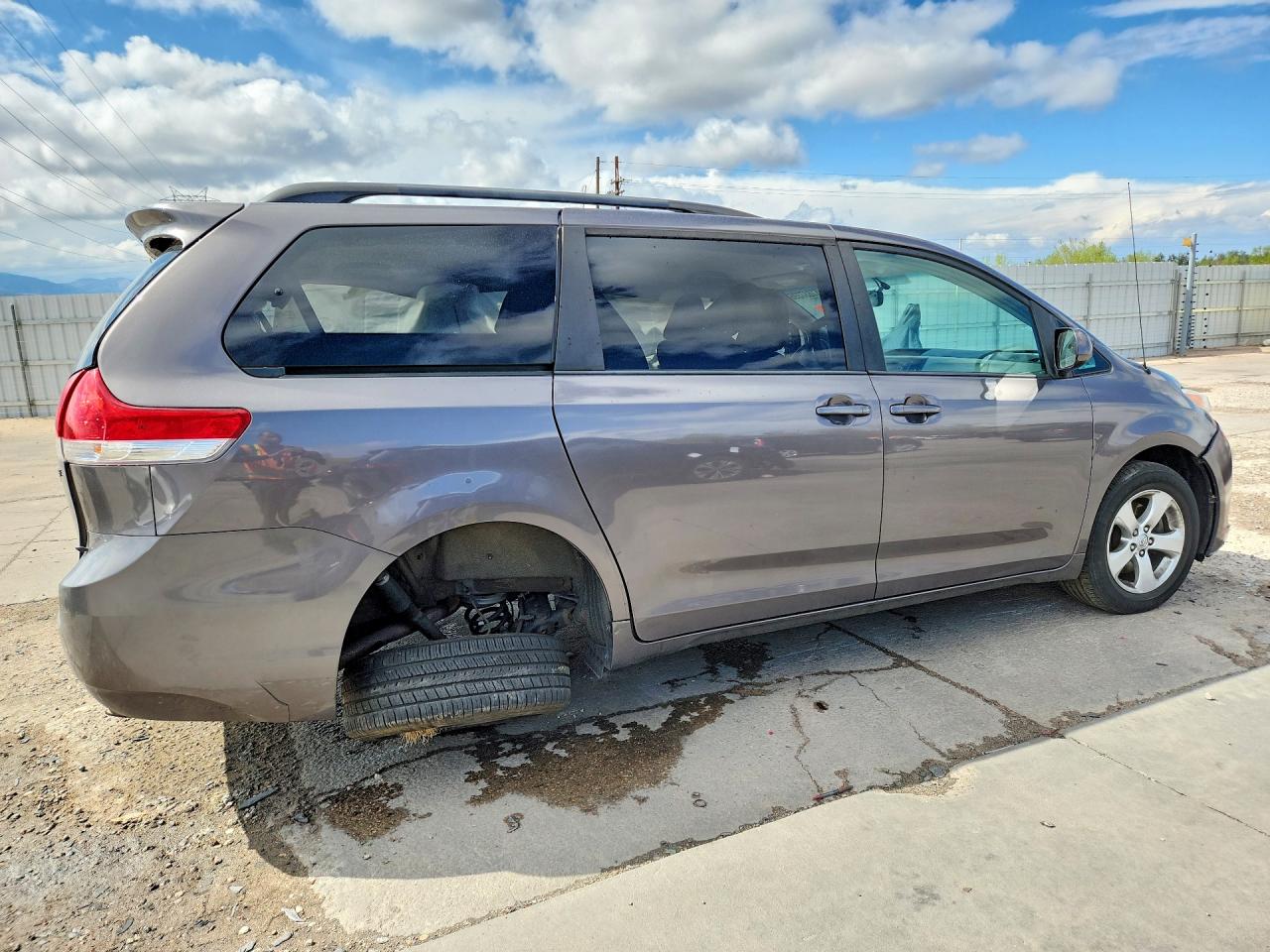 Toyota Sienna Le