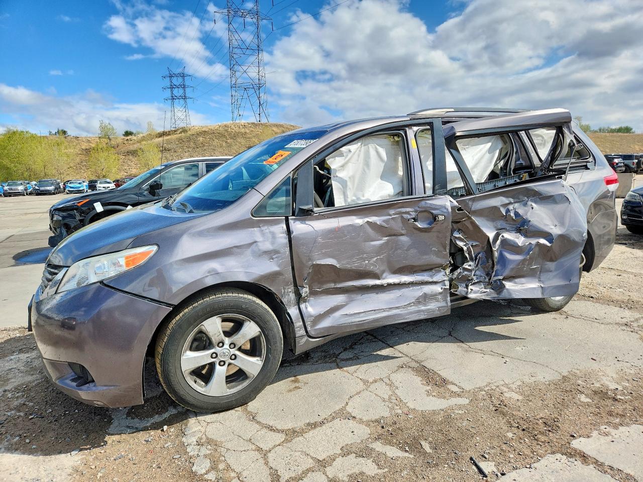 Salvage Toyota Sienna Image