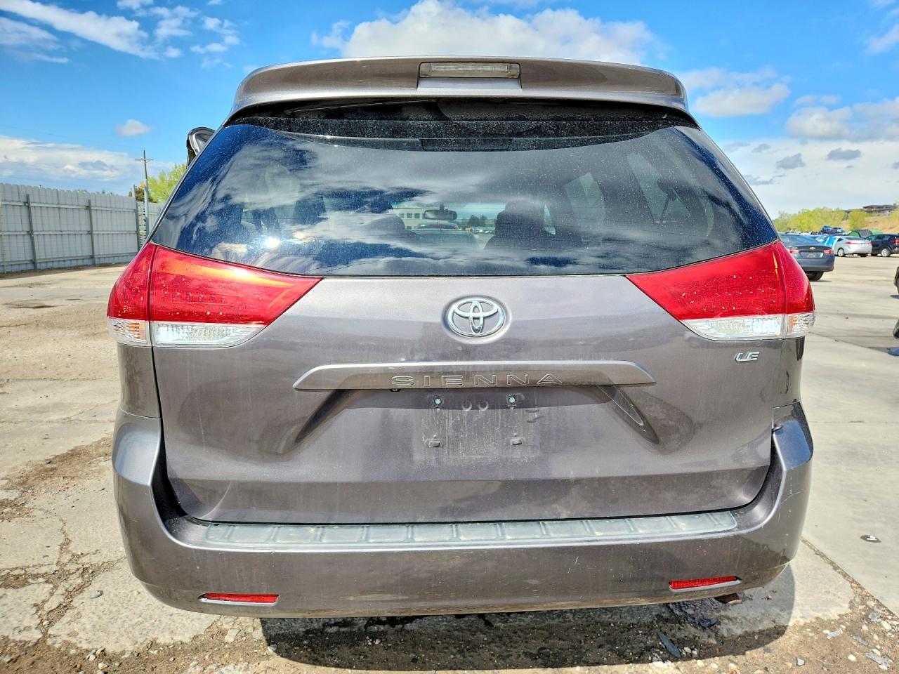 Toyota Sienna Le