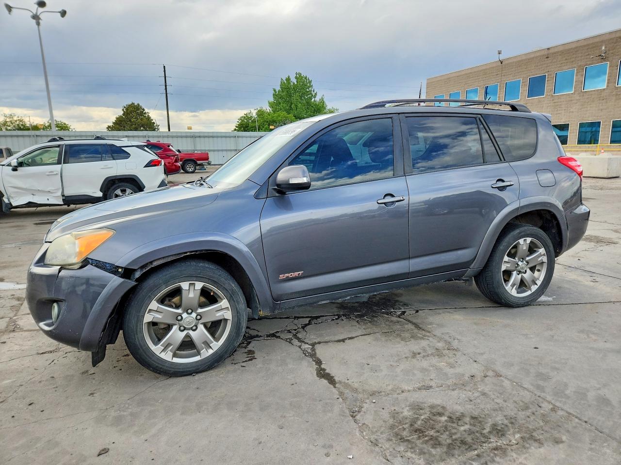 Salvage Toyota RAV4 Image