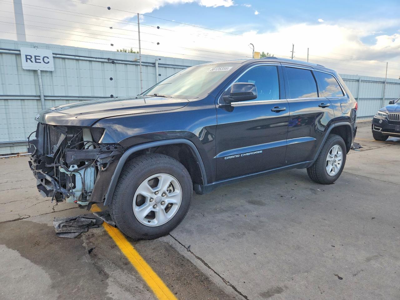 Salvage Jeep Cherokee Image