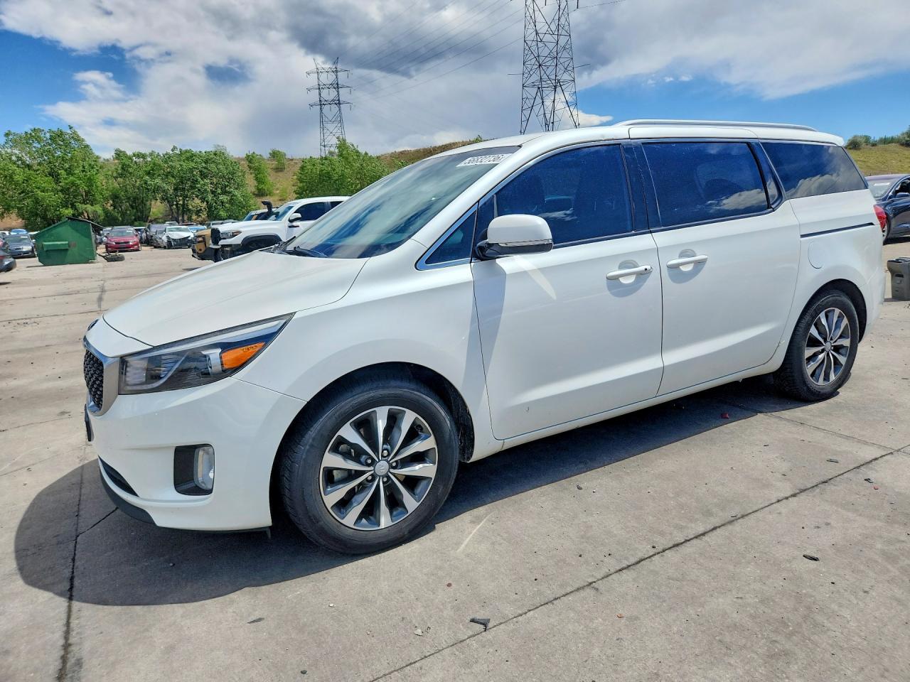 Salvage Kia Sedona Image