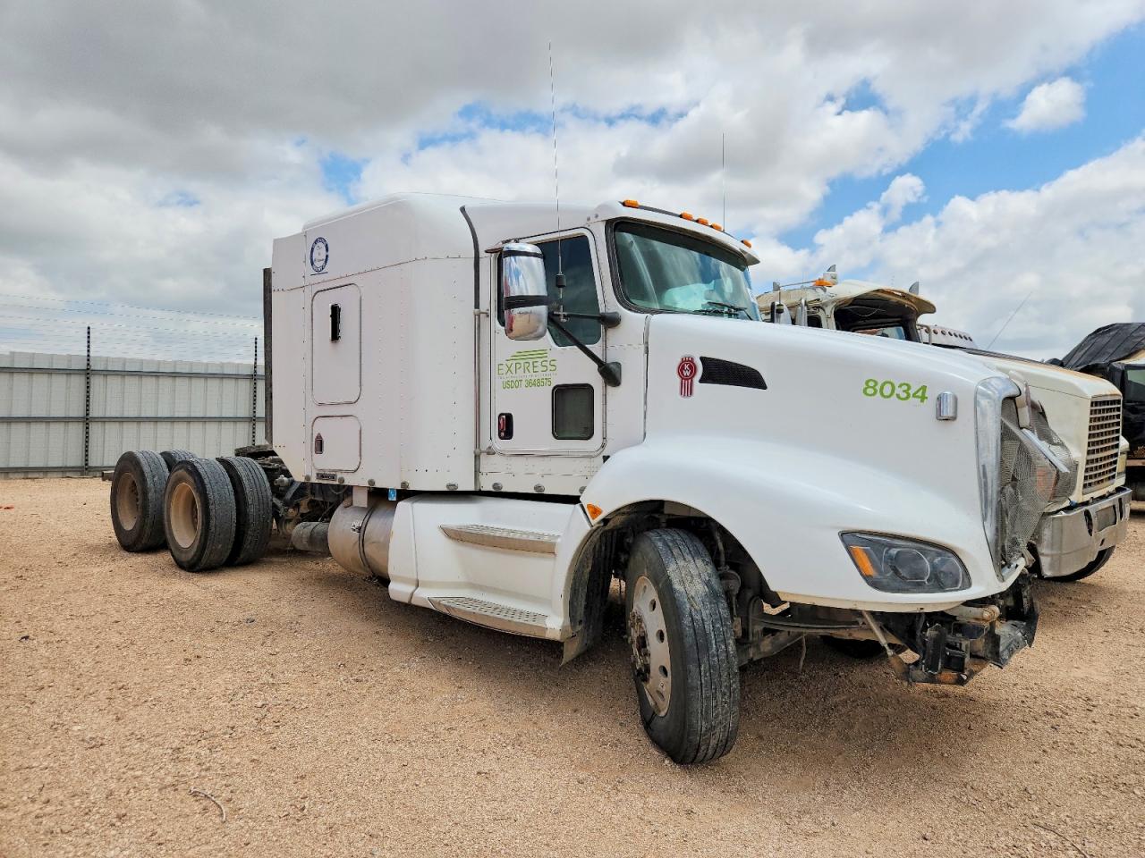 Salvage Kenworth Construction Image