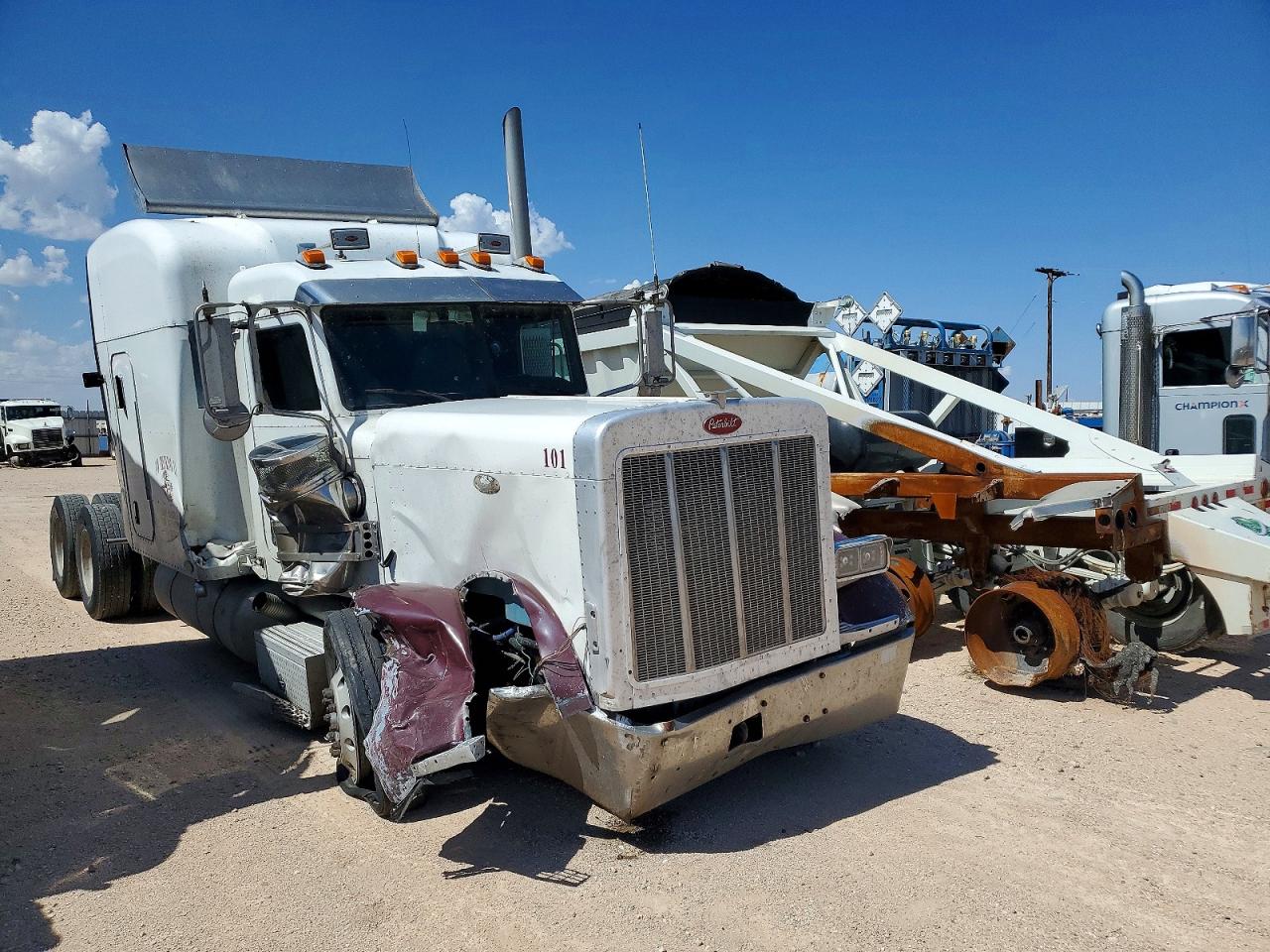Salvage Peterbilt 379 Image