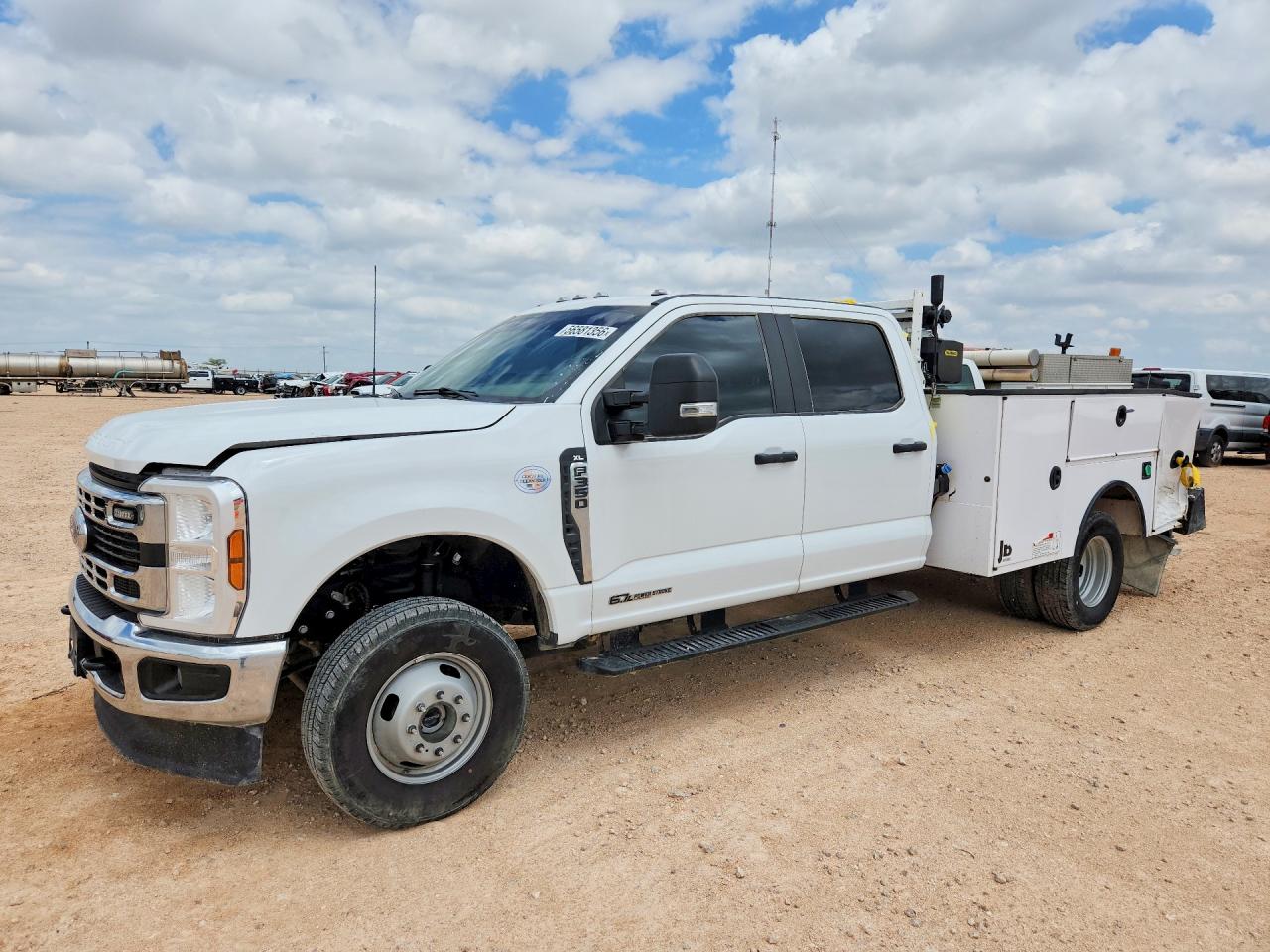 Salvage Ford F-350 Image