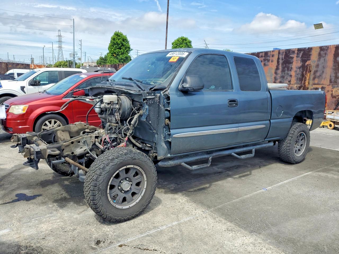Salvage GMC Sierra Image