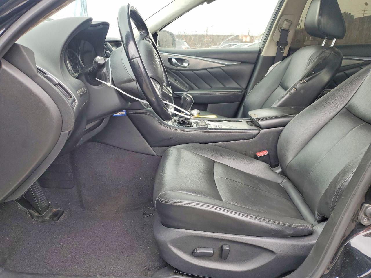INFINITI Q50 Premium