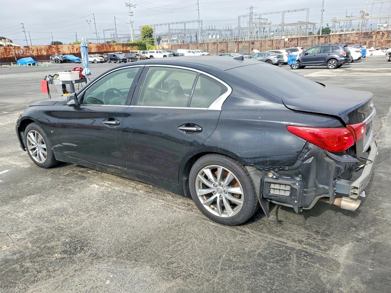 INFINITI Q50 Premium