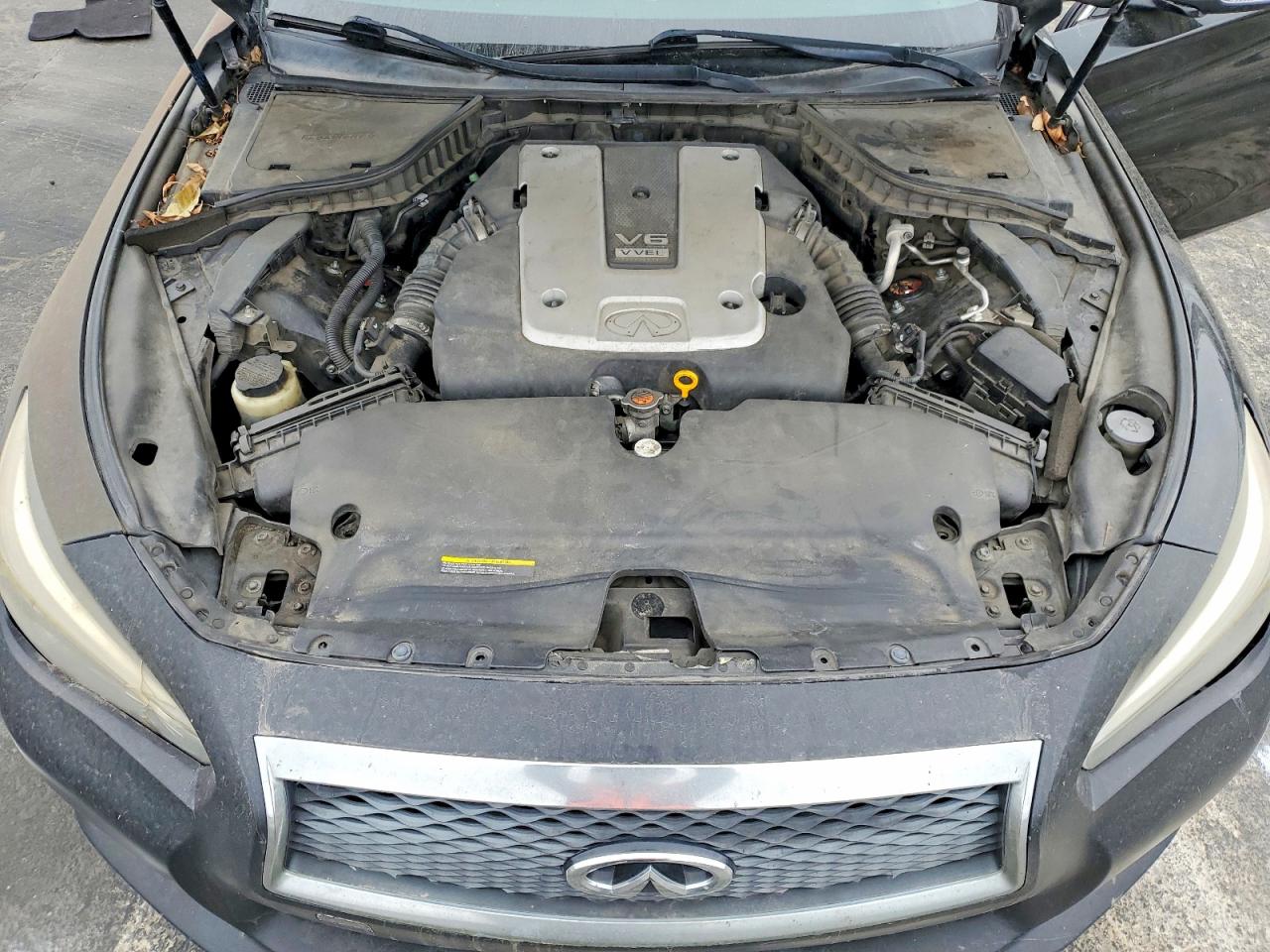 INFINITI Q50 Premium