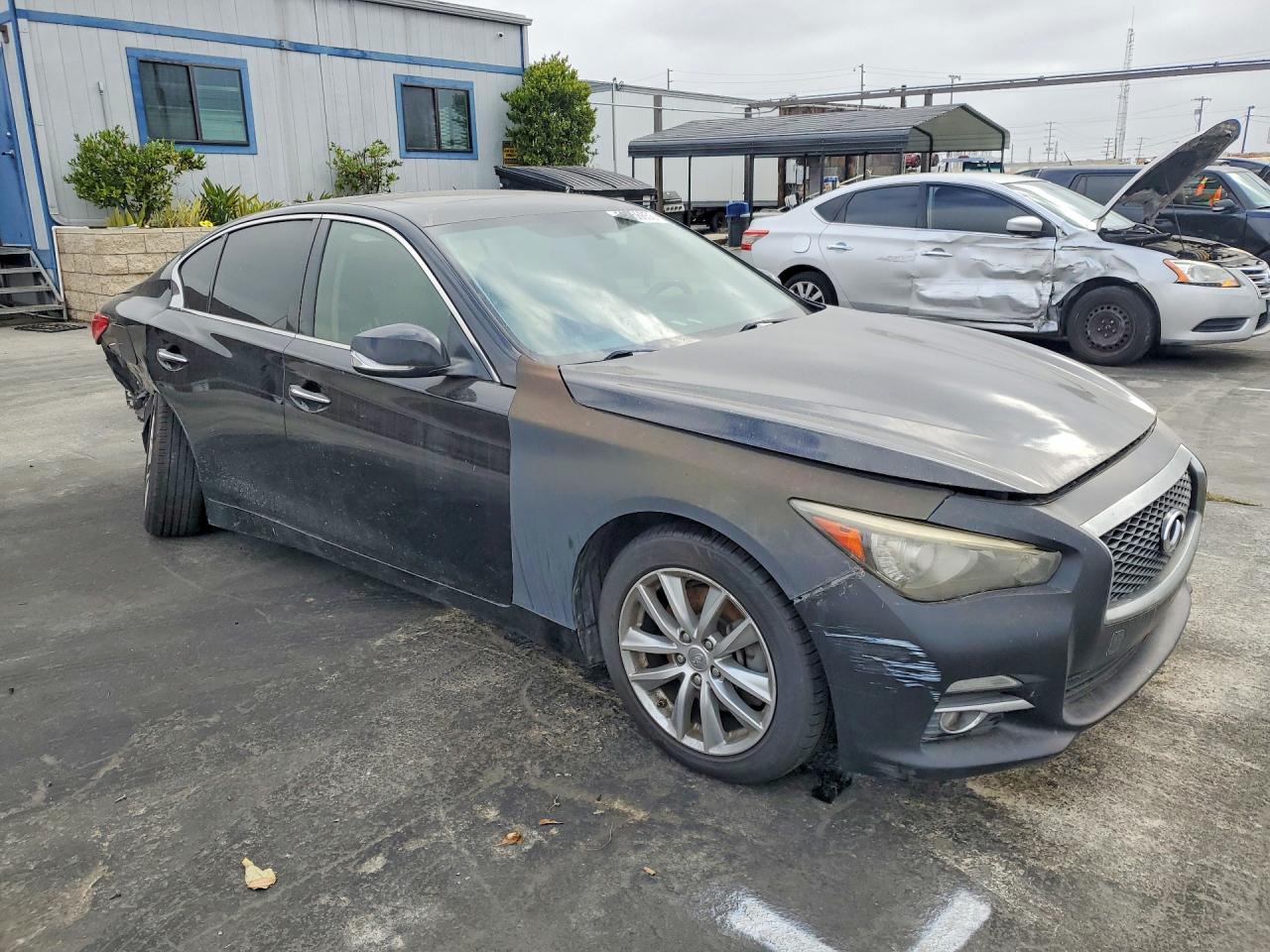 INFINITI Q50 Premium