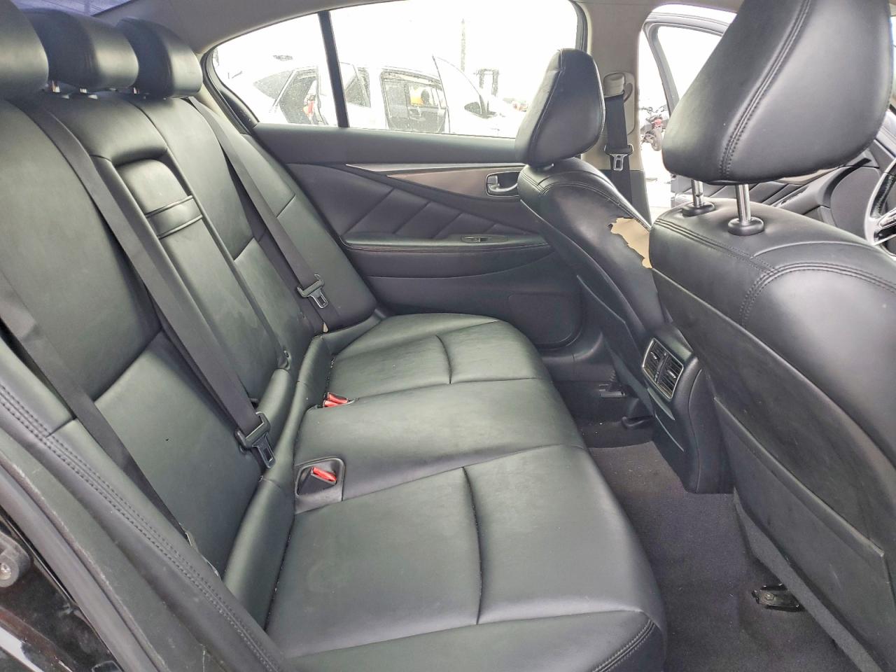 INFINITI Q50 Premium