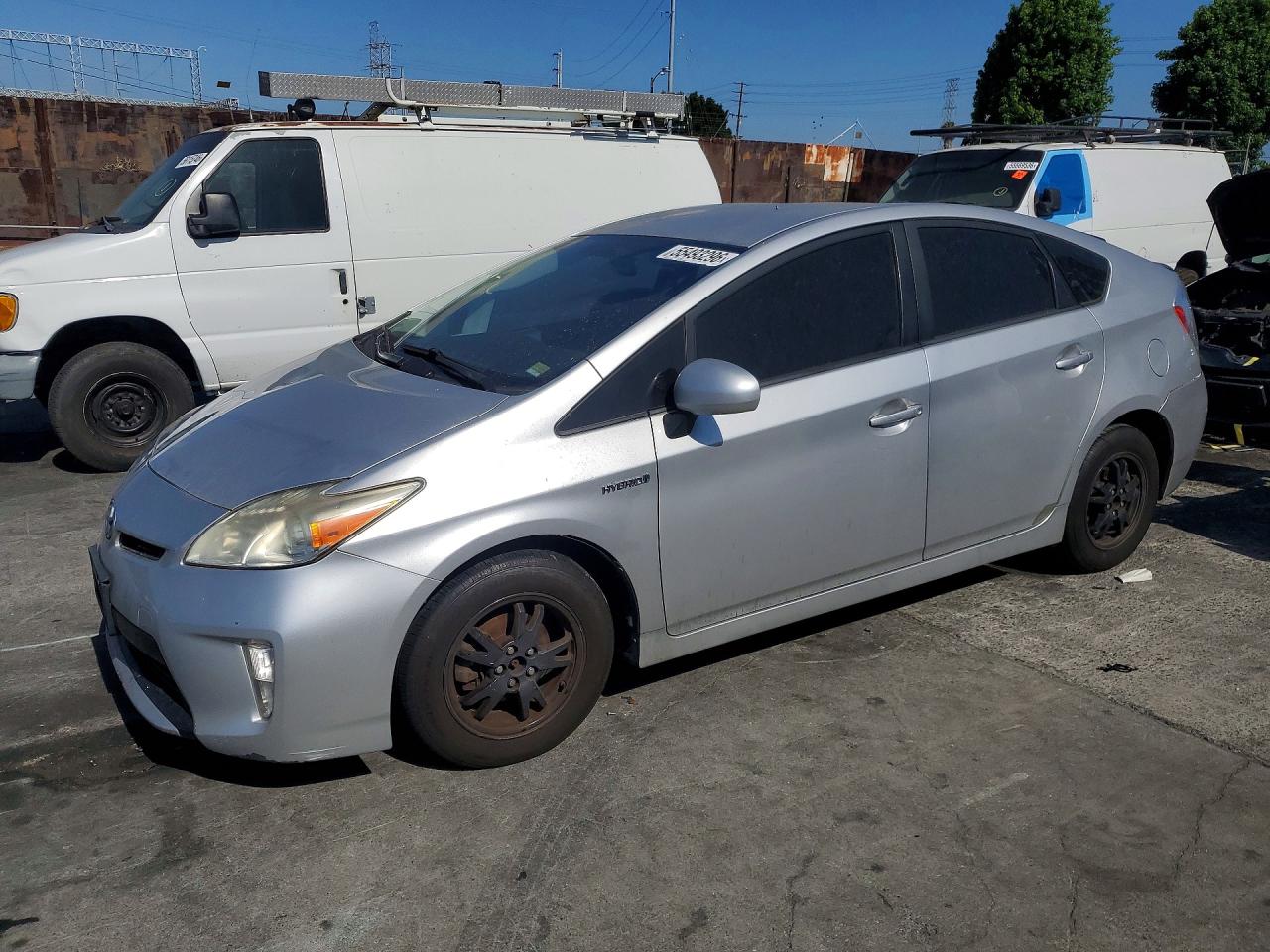 Salvage Toyota Prius Image