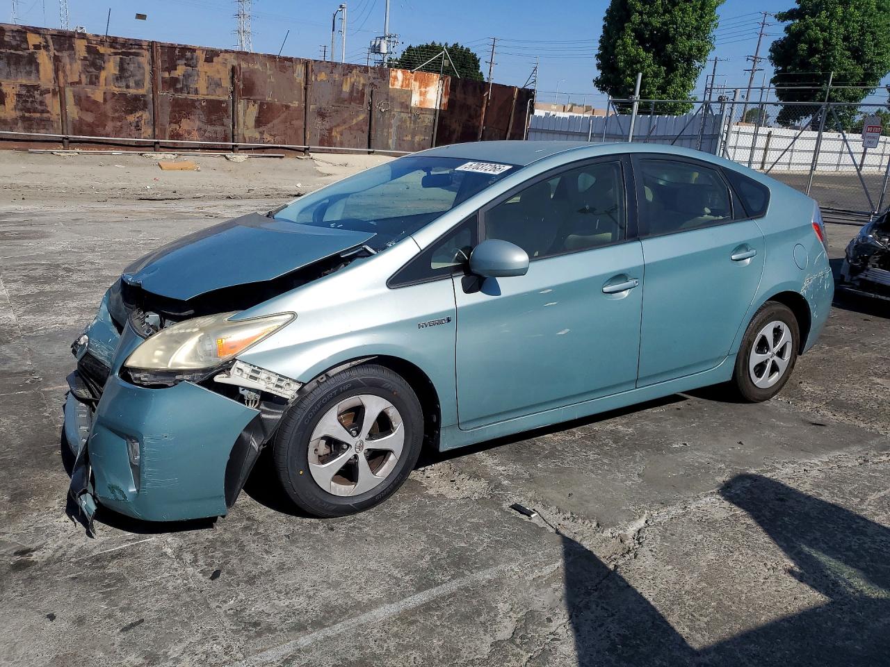 Salvage Toyota Prius Image