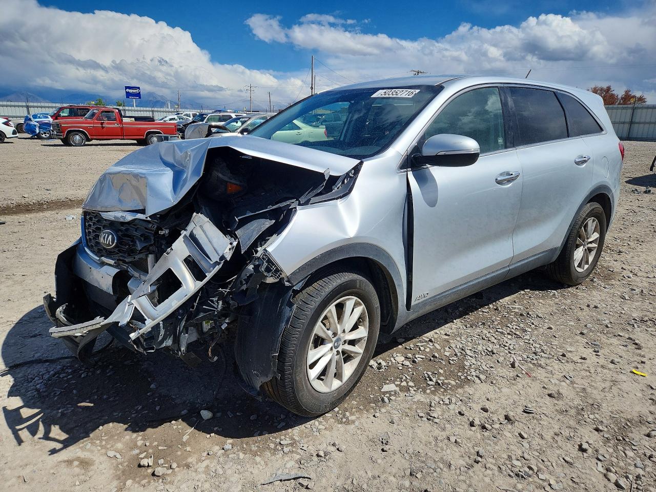 Salvage Kia Sorento Image