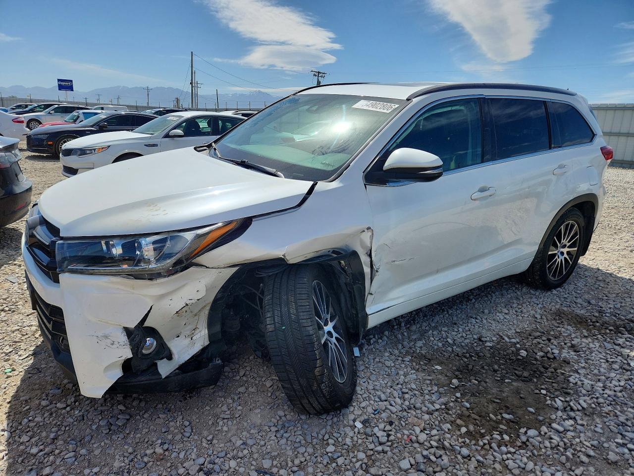 Salvage Toyota Highlander Image
