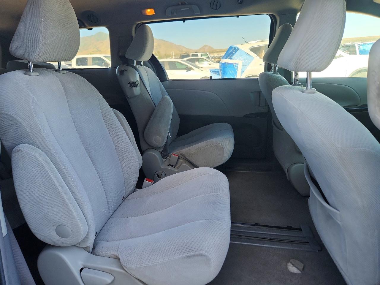 Toyota Sienna Le