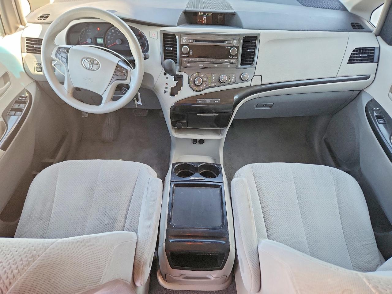 Toyota Sienna Le