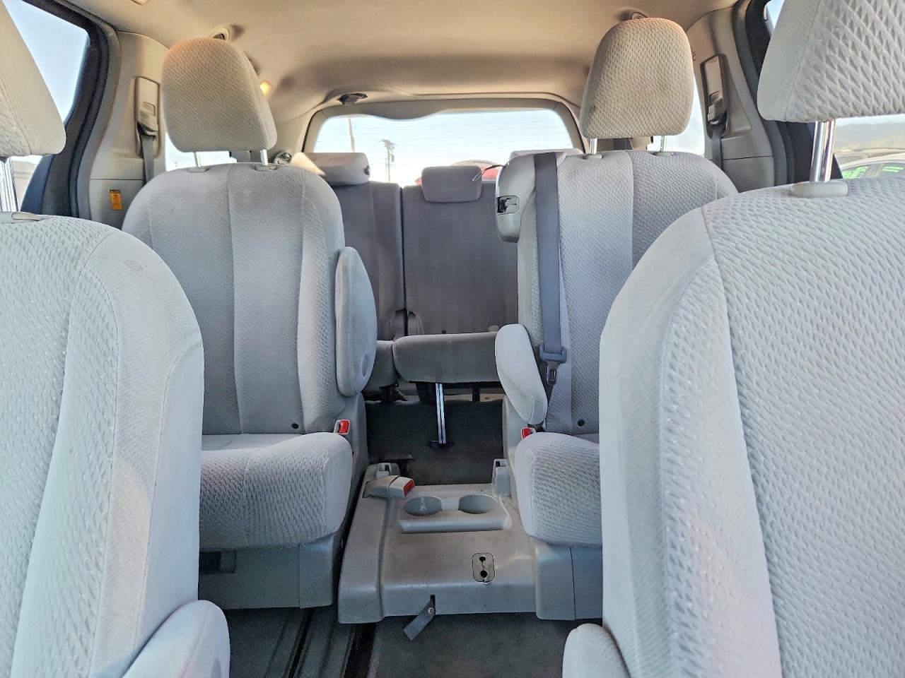 Toyota Sienna Le