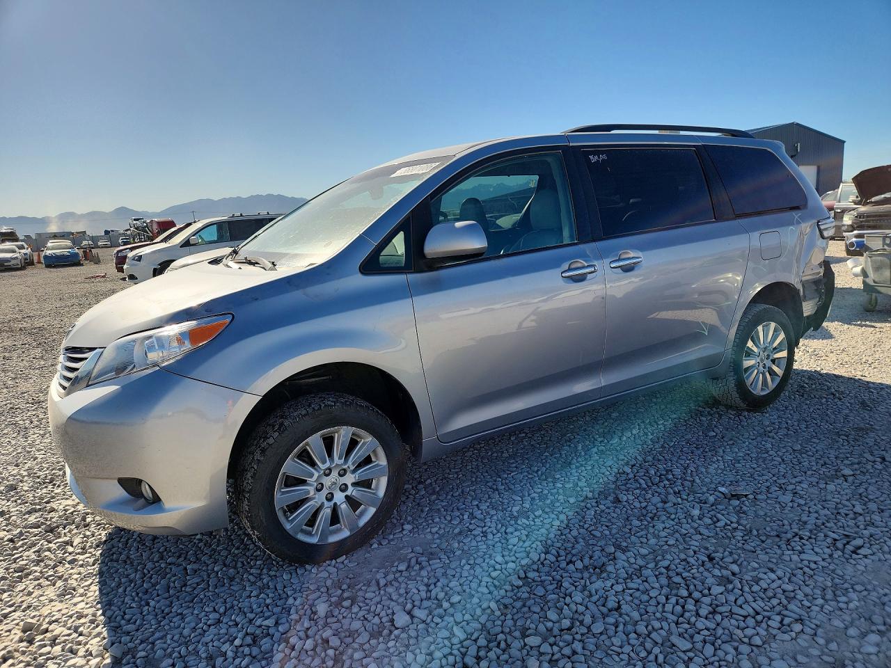 Salvage Toyota Sienna Image