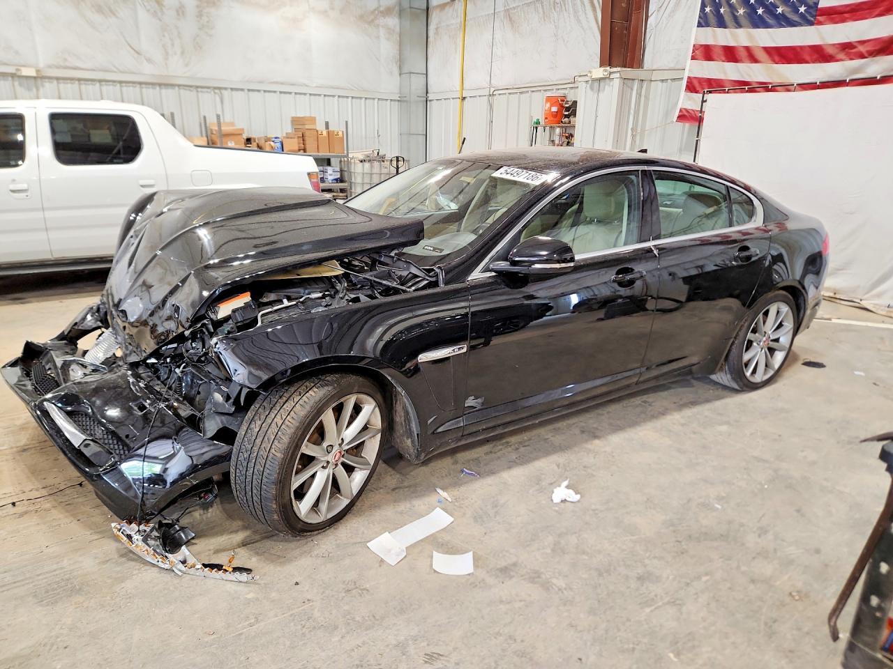 Salvage Jaguar XF Image