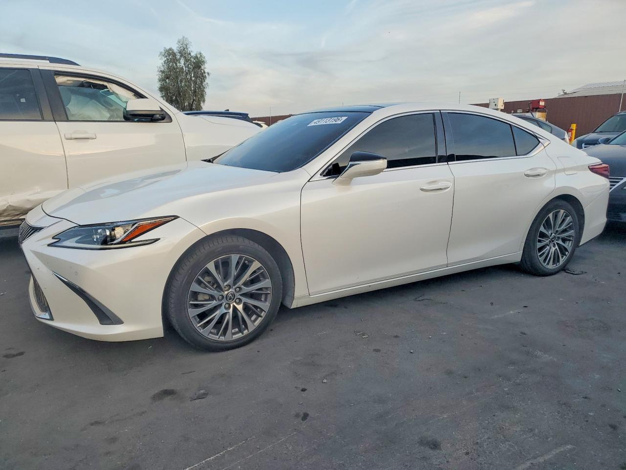 Salvage Lexus Es Image