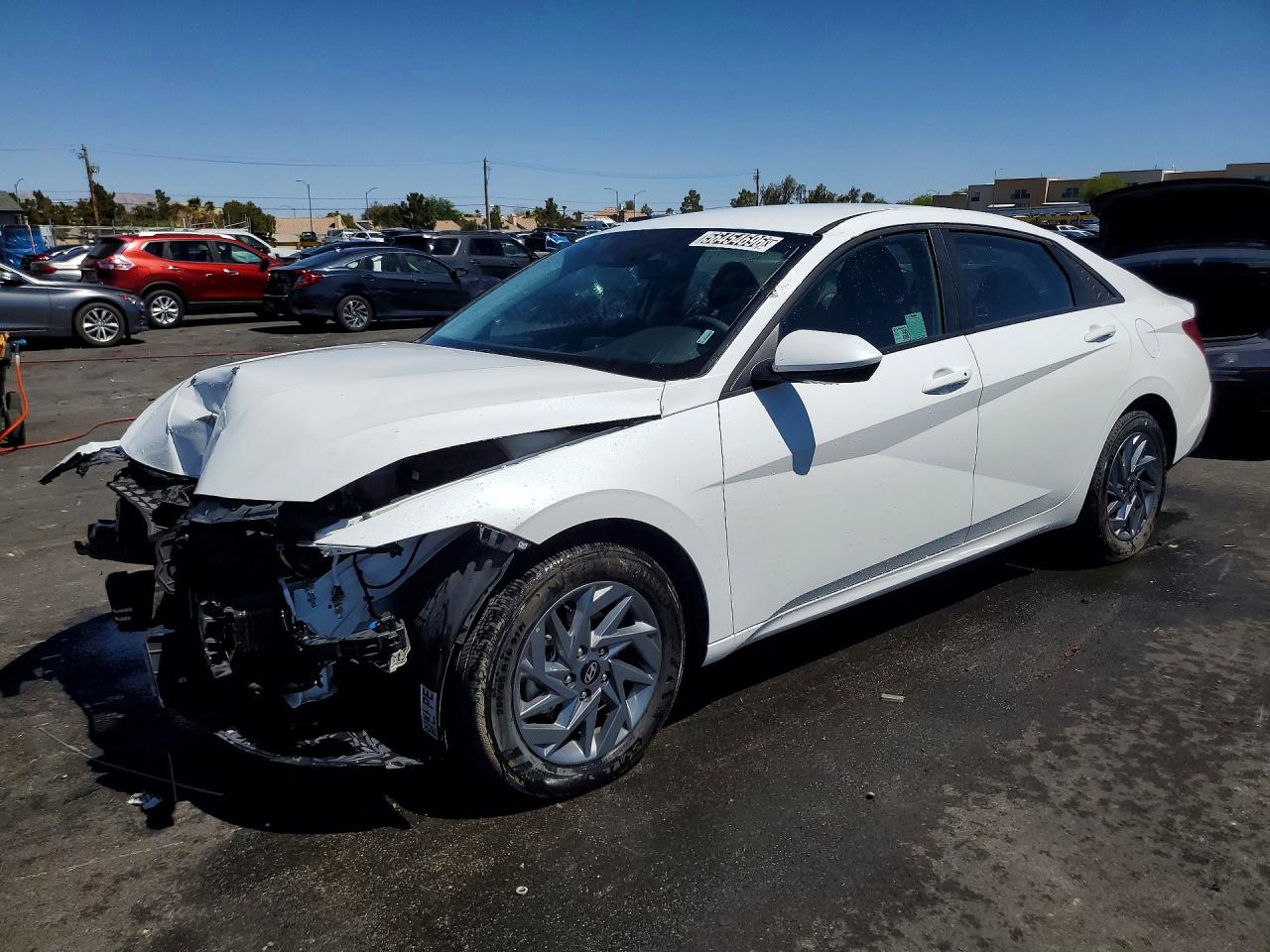 Salvage Hyundai ELANTRA Image