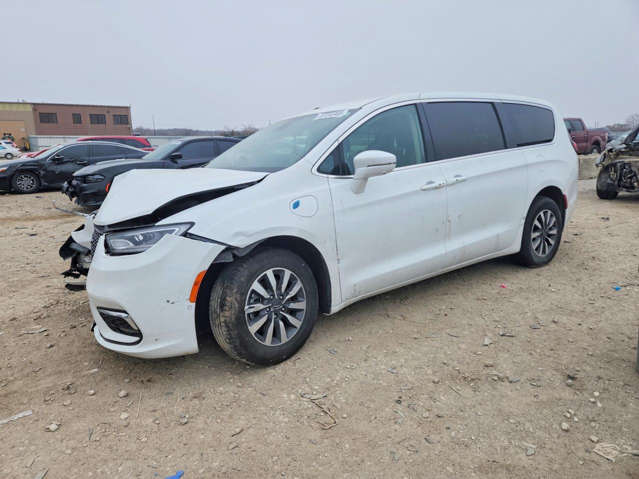 Salvage Chrysler Pacifica Image
