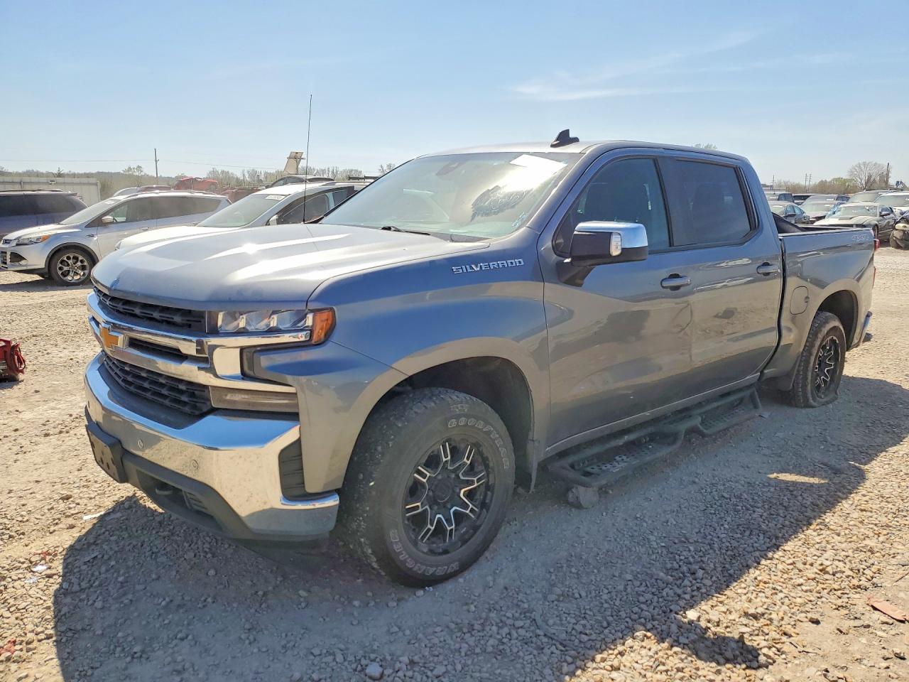 Salvage Chevrolet Silverado Image