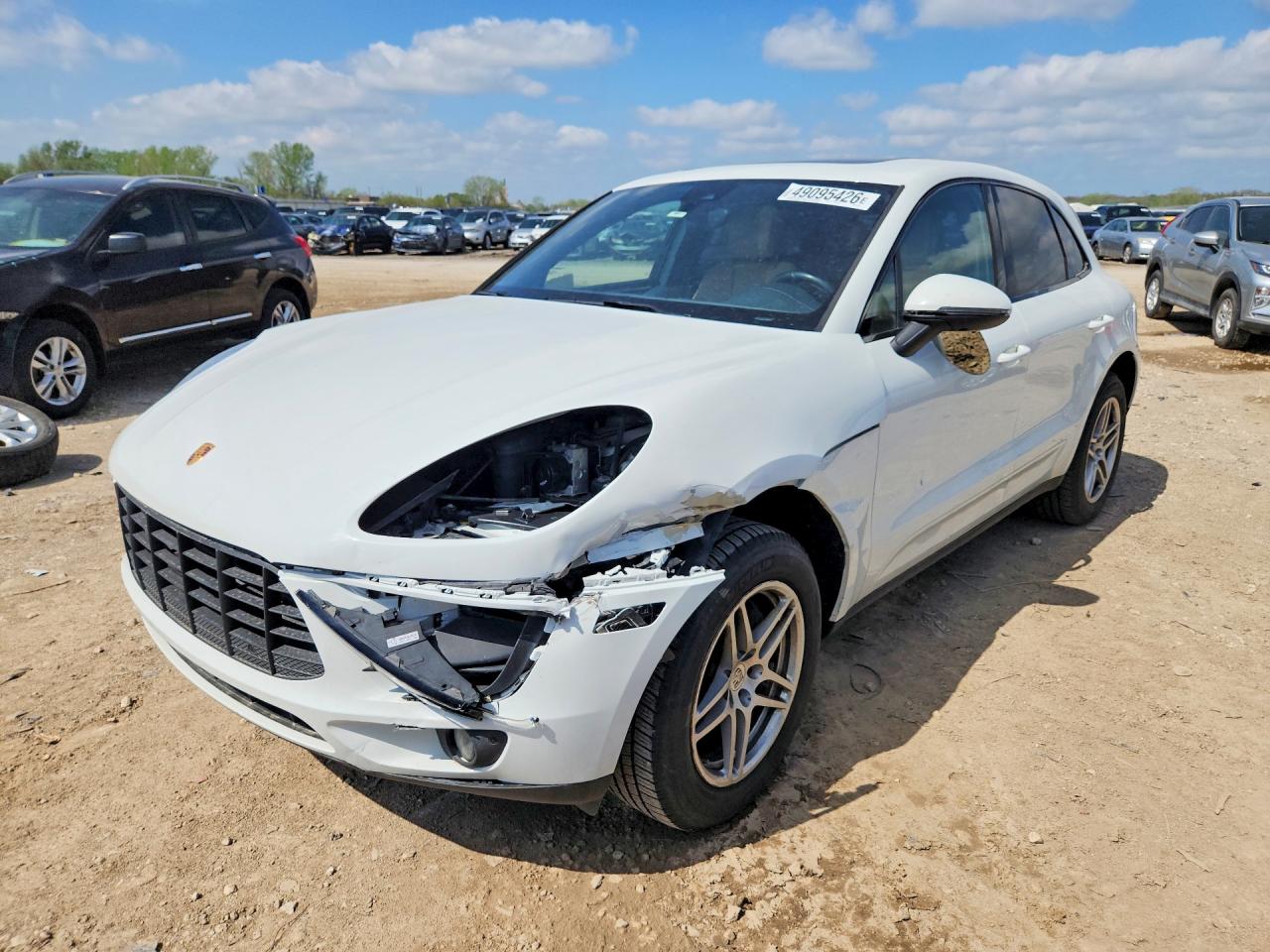 Salvage Porsche Macan Image