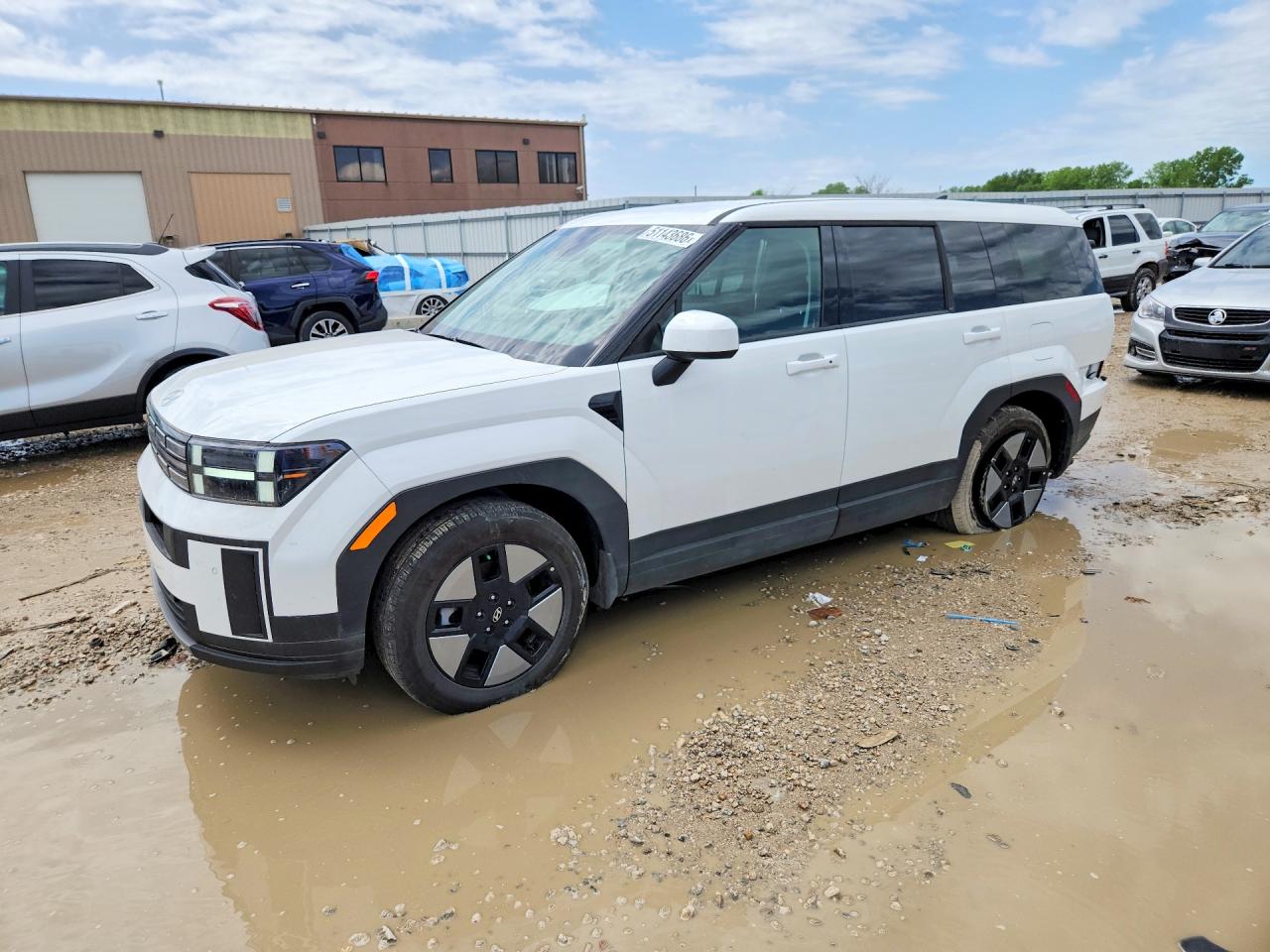 Salvage Hyundai SANTA FE Image
