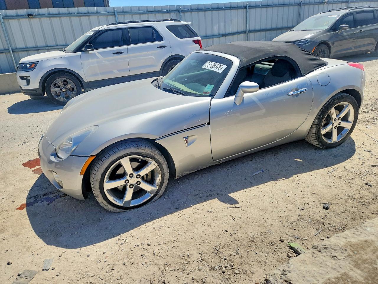 Salvage Pontiac Solstice Image