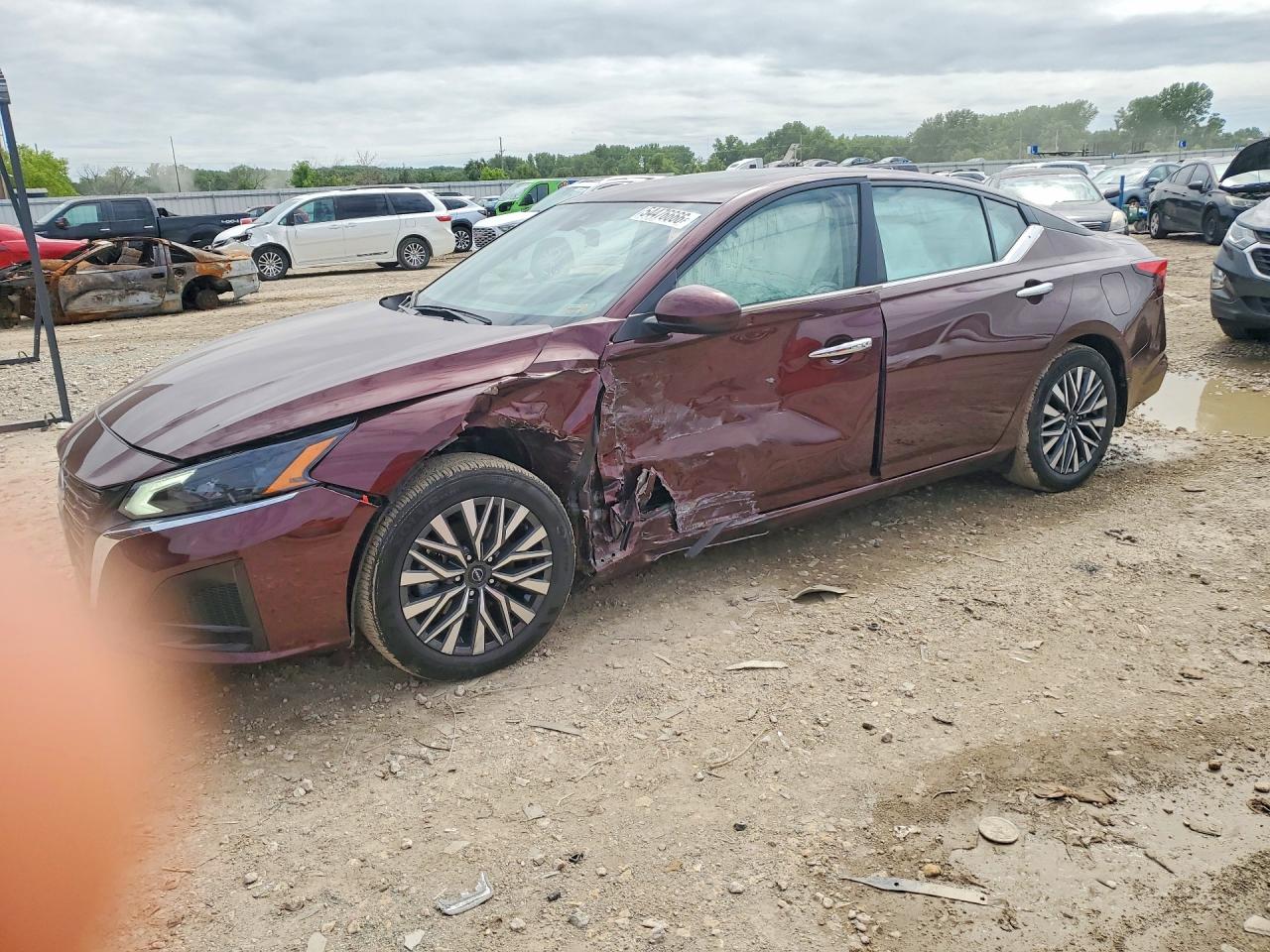 Salvage Nissan Altima Image