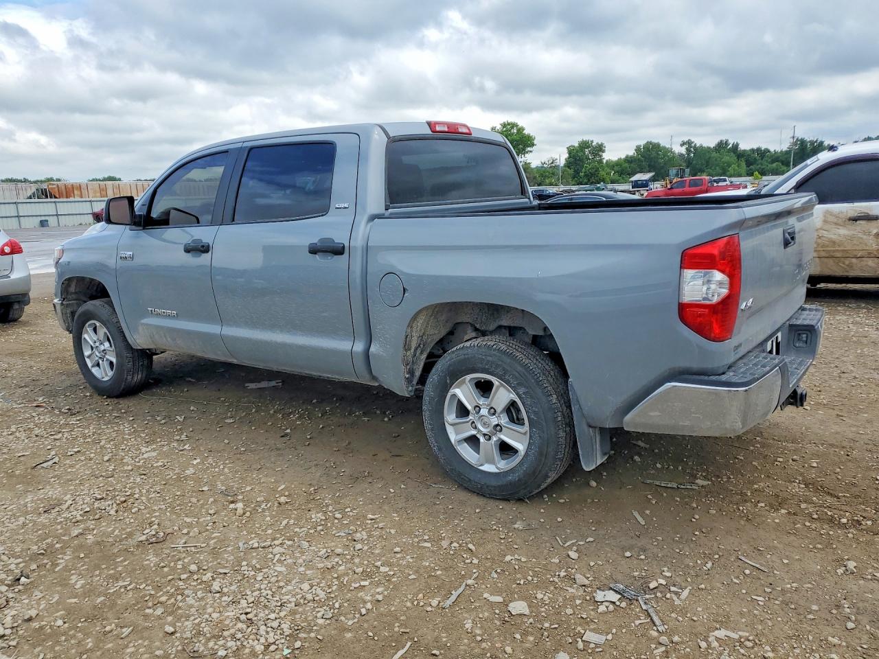 Toyota Tundra Crewmax Sr5