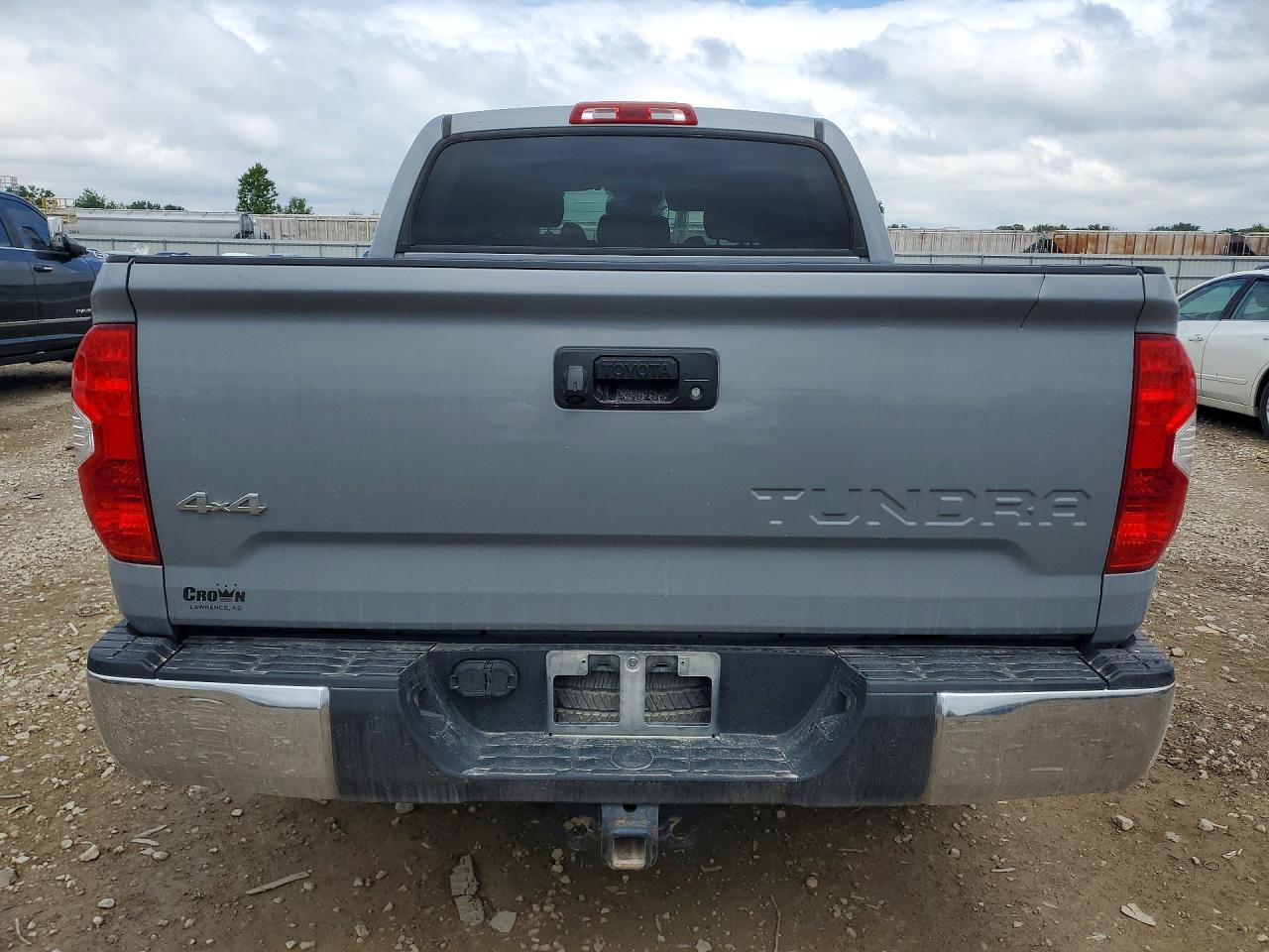 Toyota Tundra Crewmax Sr5