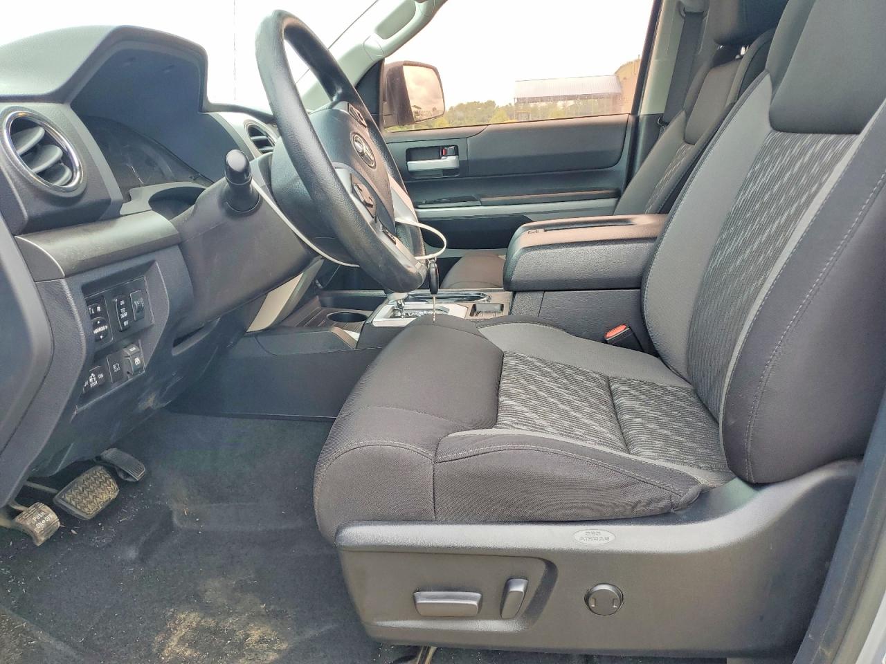 Toyota Tundra Crewmax Sr5