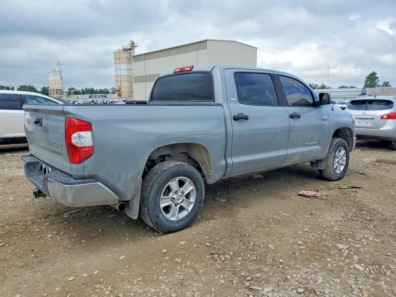 Toyota Tundra Crewmax Sr5