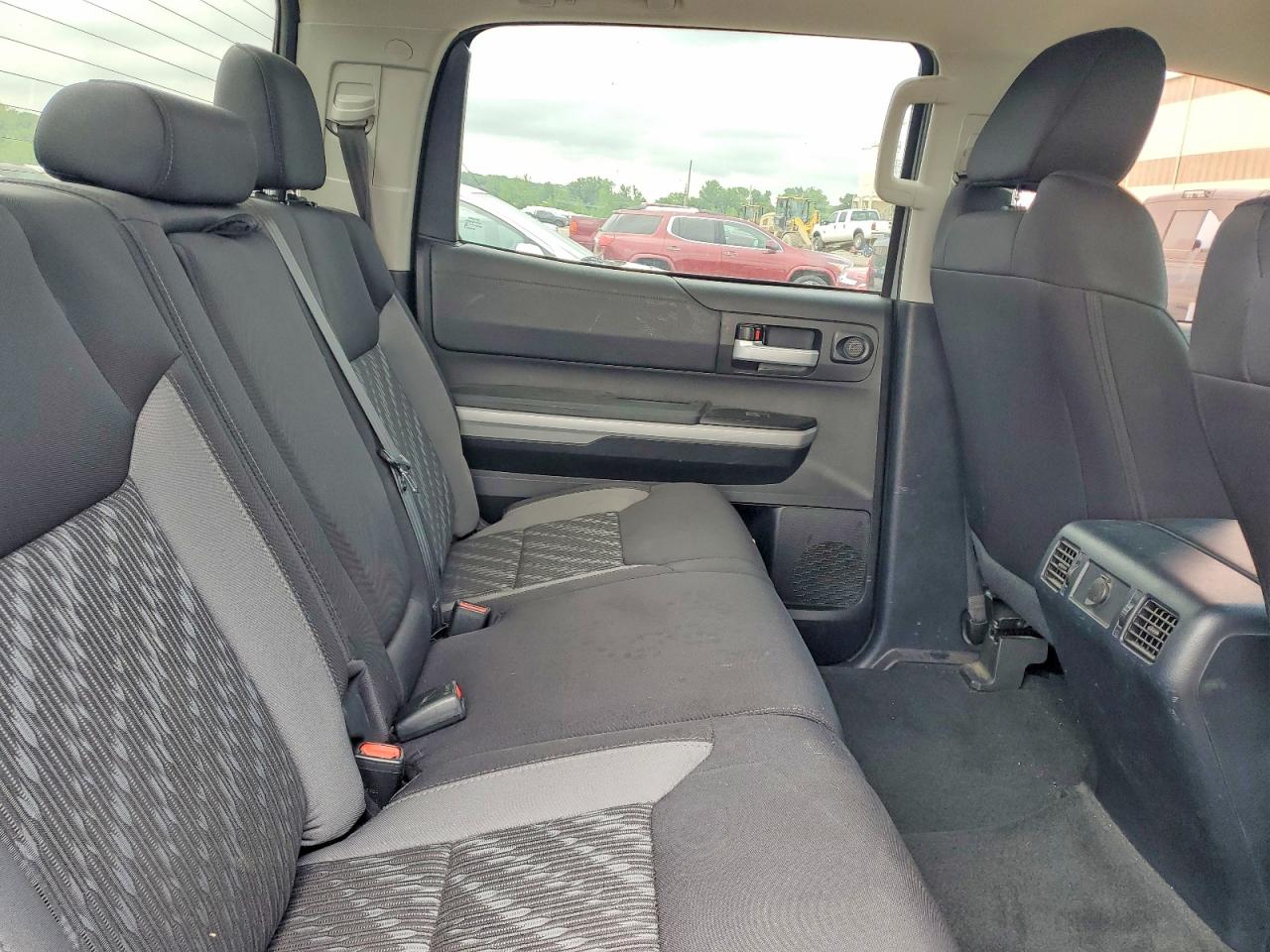 Toyota Tundra Crewmax Sr5