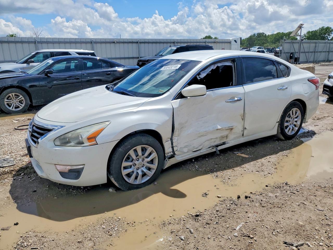 Salvage Nissan Altima Image