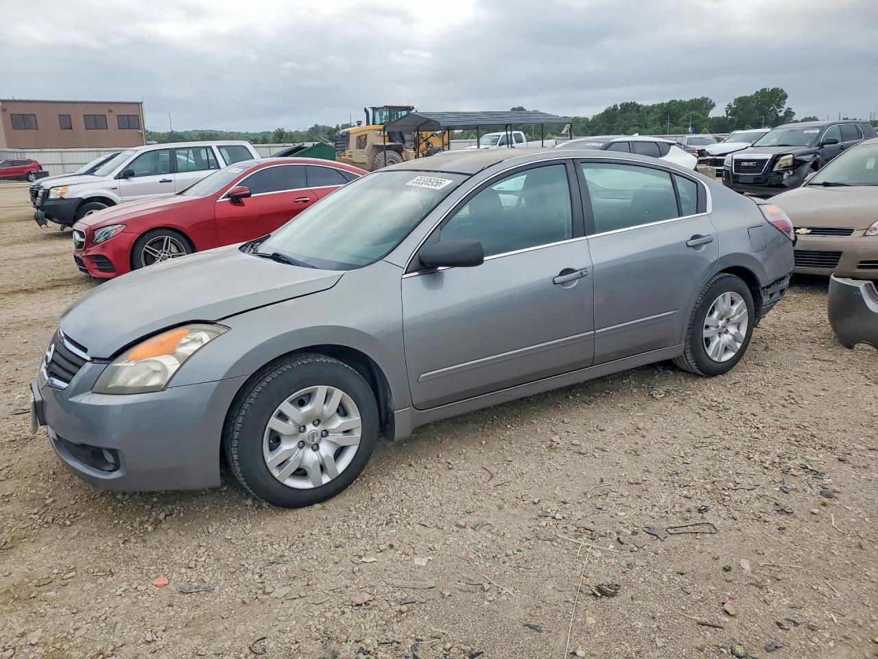 Salvage Nissan Altima Image