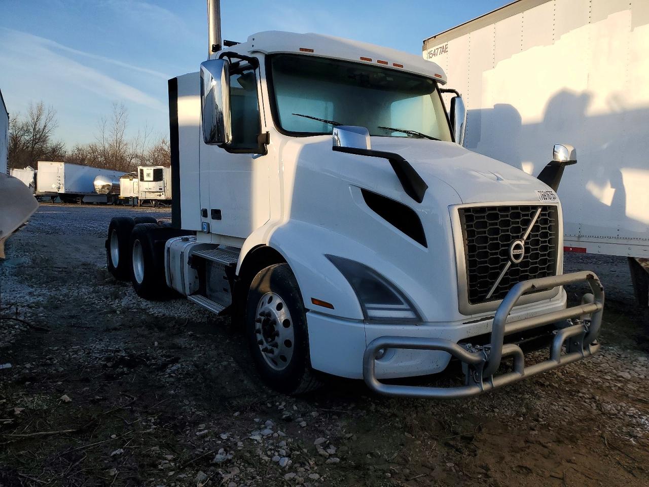 Salvage Volvo Vnr Image