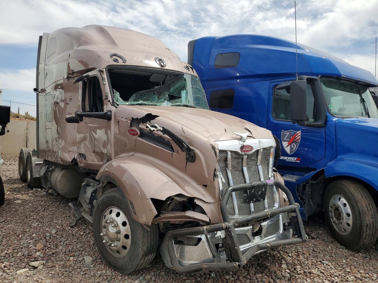 Salvage Peterbilt 579 Image