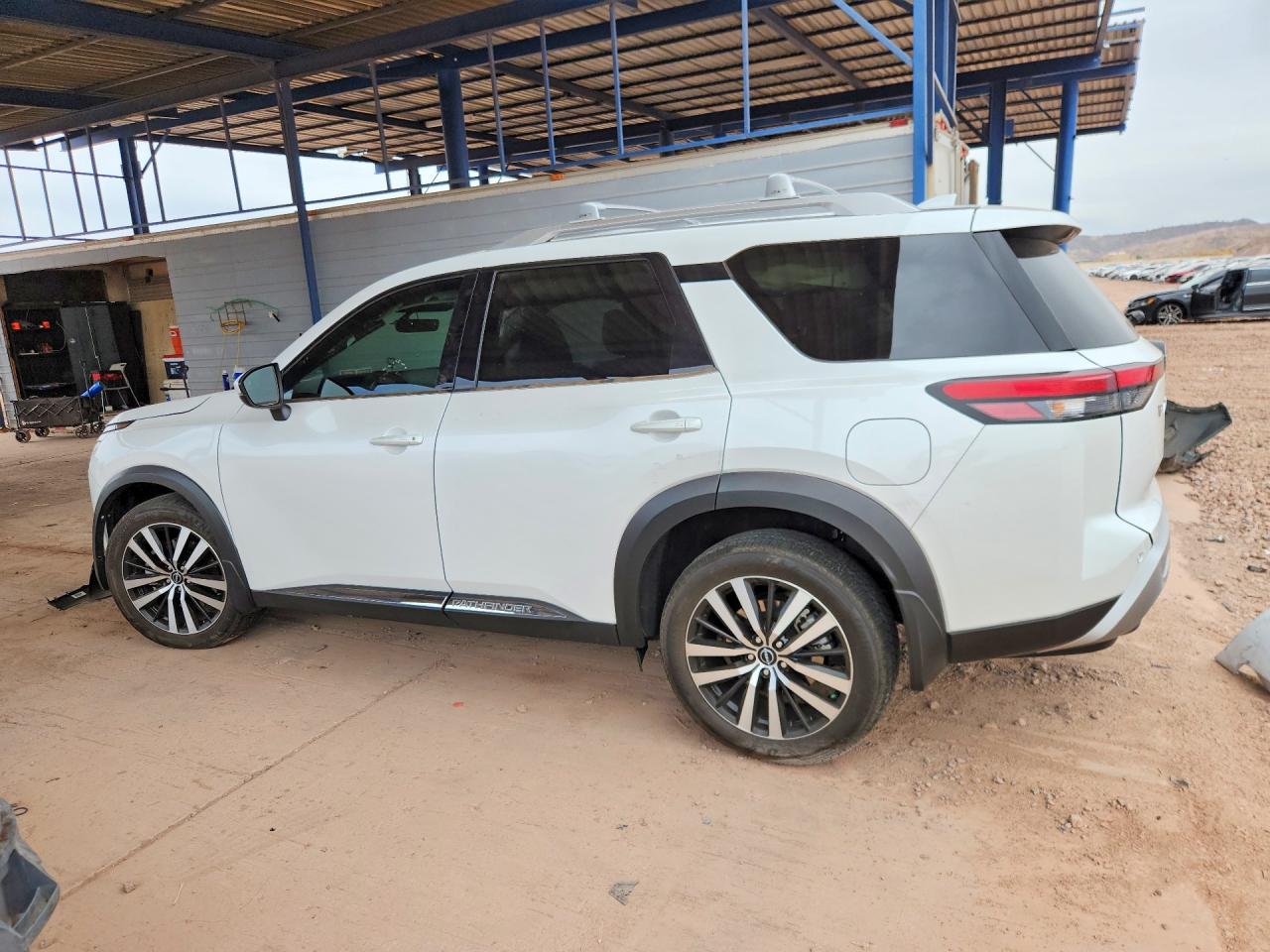 Nissan Pathfinder Platinum