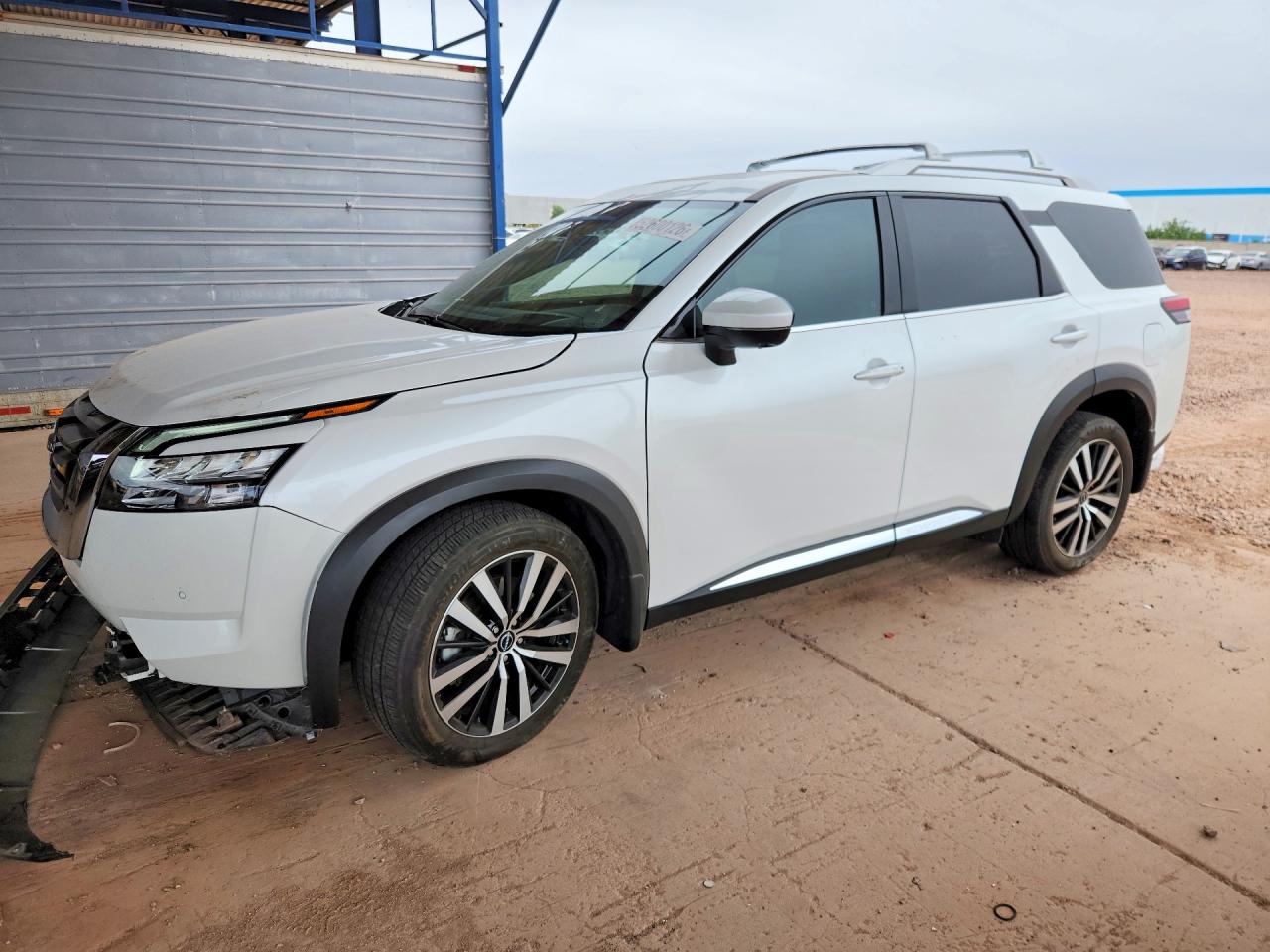 Salvage Nissan Pathfinder Image