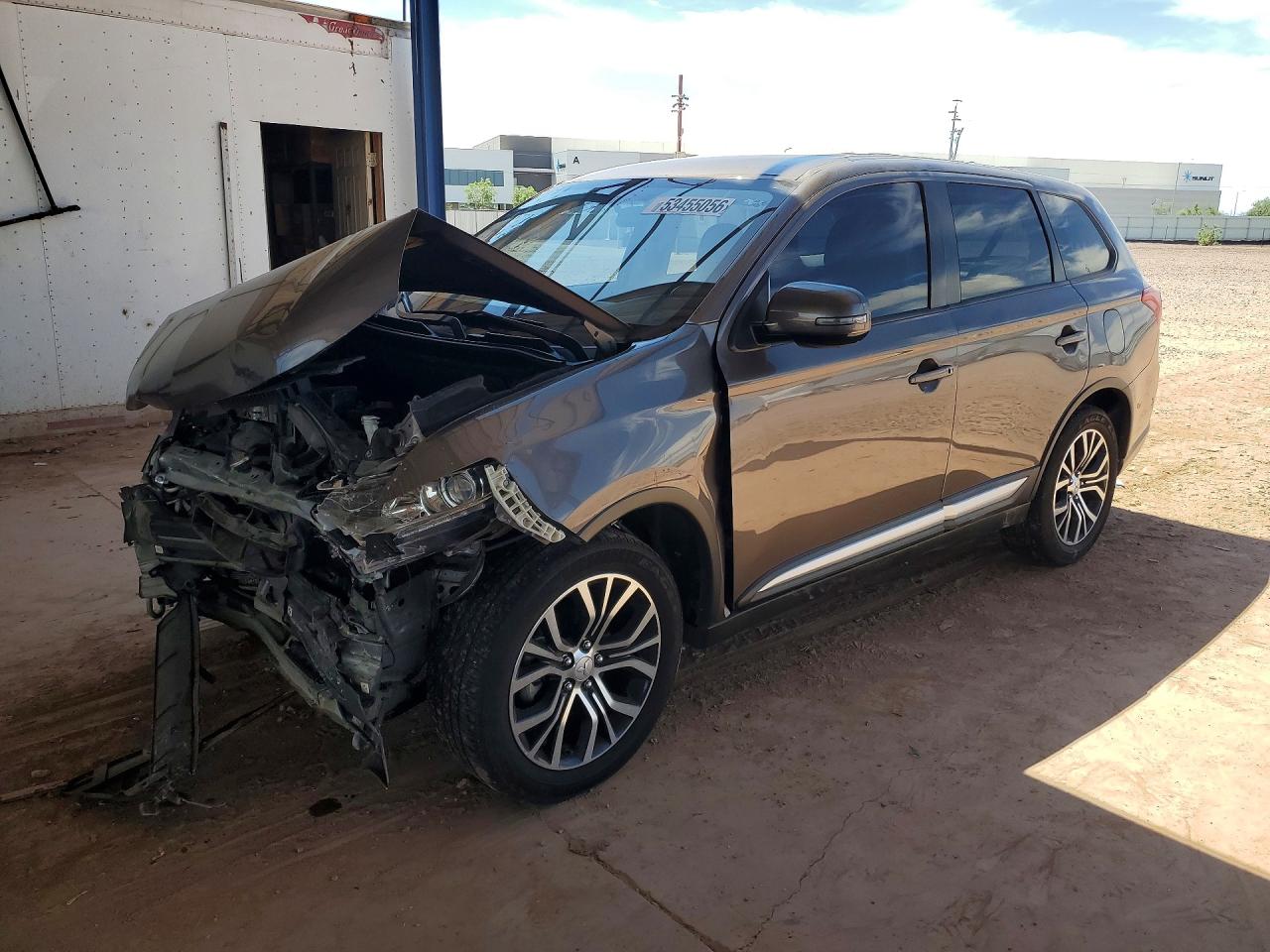 Salvage Mitsubishi Outlander Image