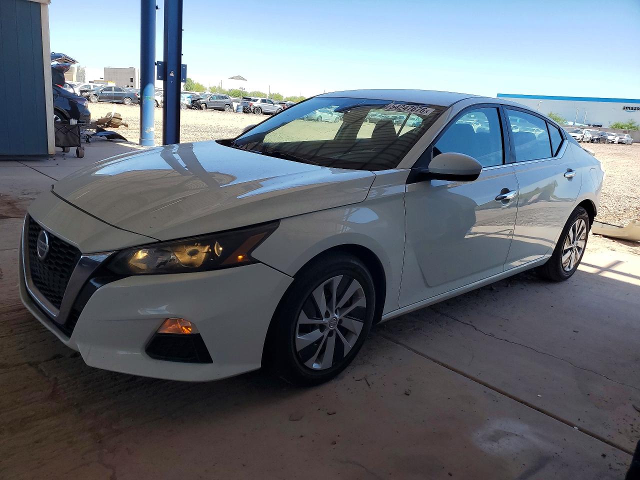 Salvage Nissan Altima Image