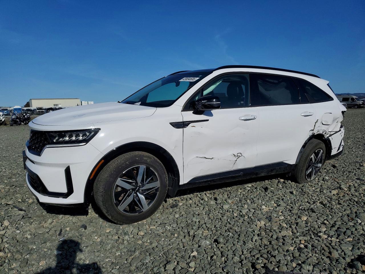 Salvage Kia Sorento Image