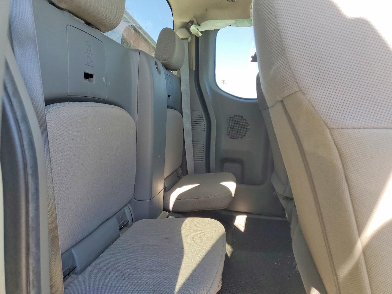 Nissan Frontier S