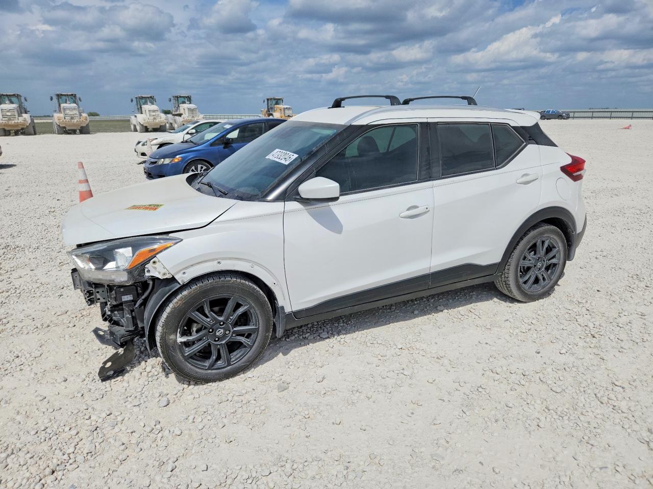 Salvage Nissan Kicks Image